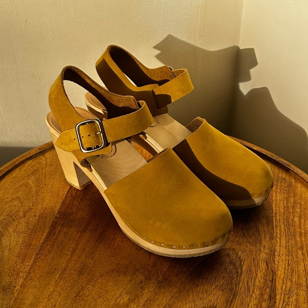 Bryr Emma Closed Toe Clog - 37 - Fennel